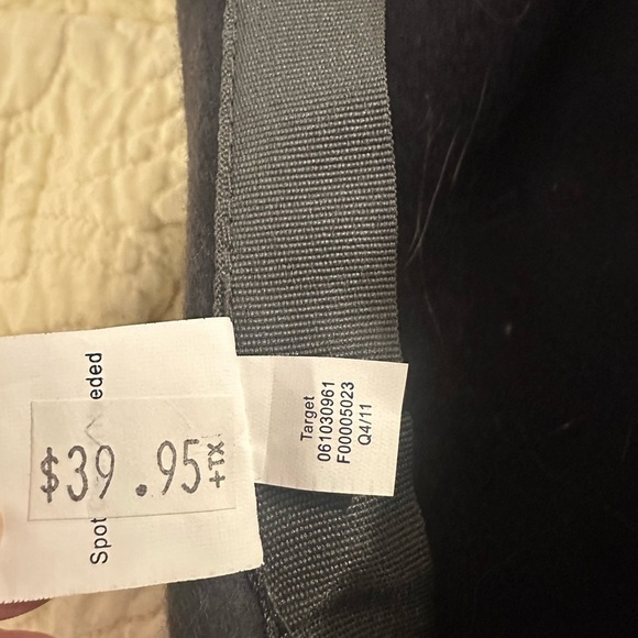 Elegant Wool Hat with Floral Accents - Picture 4 of 5